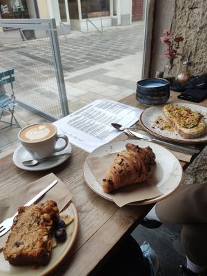 Vegan banana bread, chocolate croissant, avocado&hummus bread, oat cappuccino, & blue chai latte at Nook in Vienna