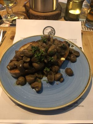garlic mushrooms at The Ship Inn in Holt