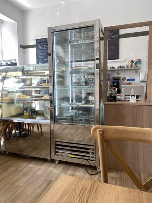 They do have vegan cake at Bakery Andante in Edinburgh