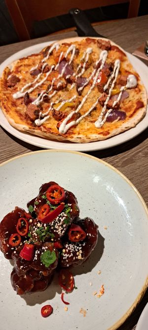 Pizza and Cauliflower wings at The Oak Tree Inn in Balmaha