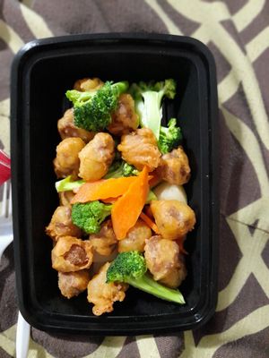 Sweet sour nuggets (the sauce comes separately) at Lotus Garden in Eugene