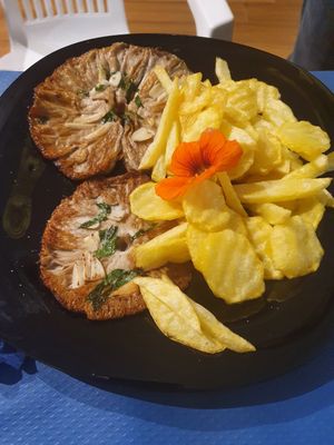 Setas con patacas at Espaço Vivo S Coop Galega in Redondela