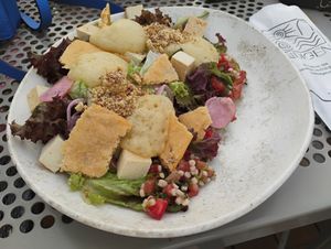 Salad with smoked tofu at Linea - Closer To The Moon in Bucharest