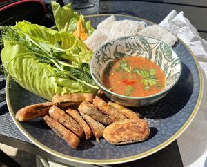 ONE-BITE ‘FISH’ SALAD. soooo good!! you can roll it to salad rolls. ohmg ✨💖🤤🙏✨  at Thai Vegan Kitchen in Helsinki