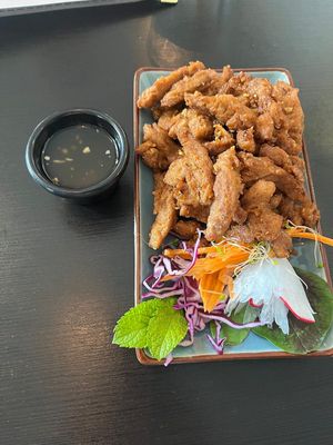 Muu Thood Krathiam at Thai Vegan Kitchen in Helsinki