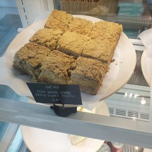 apple sweet potato at Sunny House - 써니브레드 in Seoul