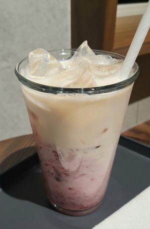 Strawberry latte with soy milk at Sunny House - 써니브레드 in Seoul