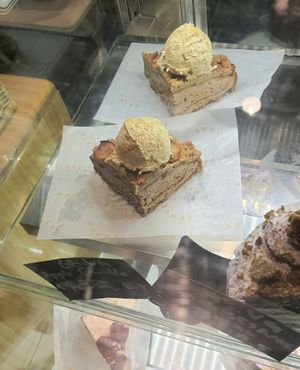 Glutenfree & vegan Apple Crumble Cake at Sunny House - 써니브레드 in Seoul