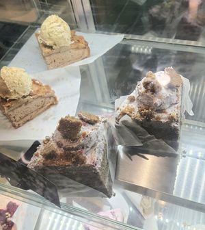 Glutenfree & vegan Black Sesame Cake at Sunny House - 써니브레드 in Seoul