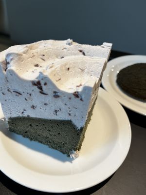 Red bean mugwort cake   at Sunny House - 써니브레드 in Seoul