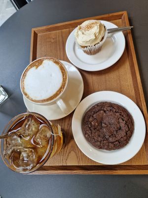 Coffee stop at Sunny House - 써니브레드 in Seoul