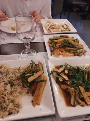 Gnocchi con verdure, tre sapori di terra, tofu secco con erba cipollina e riso con foglie di senape. at Yuebinlou in Milan