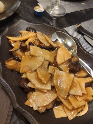 Bamboo and mushrooms at Trattoria Cinese Longchan in Milan