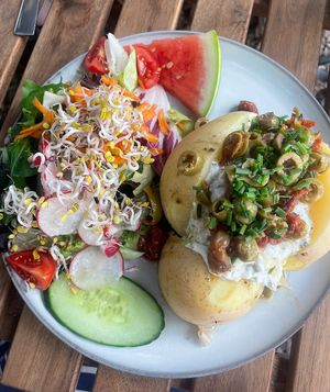 Vegane Ofenkartoffel   at Karlsons in Hamburg