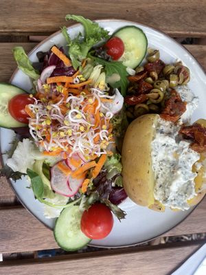 Vegane Ofenkartoffel  at Karlsons in Hamburg