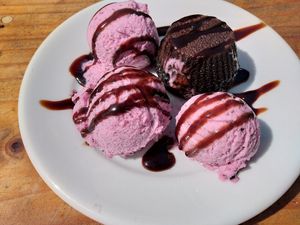 Petit gateau de sobremesa at Girassol Veg in Florianopolis