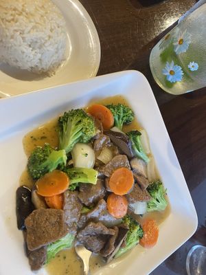 Beef and broccoli at Simple Joy in Honolulu