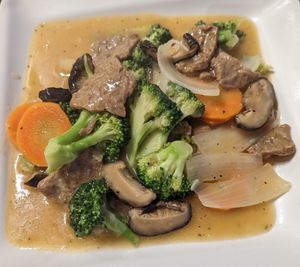 Beef and Broccoli at Simple Joy in Honolulu