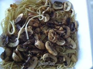 linguine with garlic and mushrooms at Simple Joy in Honolulu