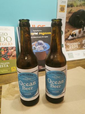 Trinken für den Ozean 🍻 at El Med Veg in Tenerife