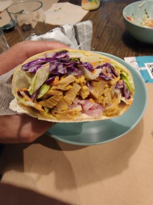 Kebap de heura y salsa de yogurt at El Med Veg in Tenerife