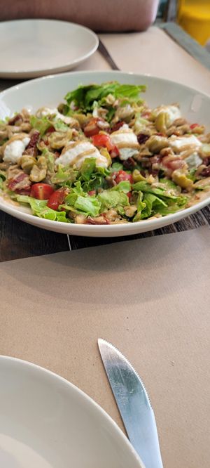 Ensalada mamá mia at El Med Veg in Tenerife