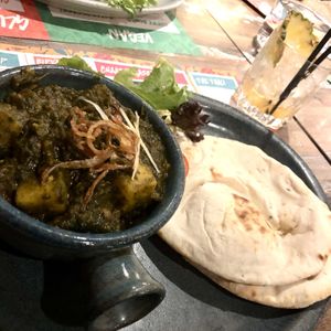 Saag aloo and vegan naan   at Tamatanga in Leicester