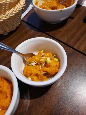 Gajar halwa doce Indiano feito de cenoura at Tempero Indiano in Sao Paulo