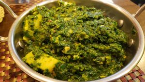 Aloo palak (R$38), vegan by default. Light, fresh and full of garlic. Well done. at Tempero Indiano in Sao Paulo
