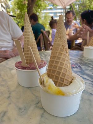 Pedi 3 helados en 1: chirimoya alegre, pistacho y maní sal de mar 😻 #Veganuary at Auguri - MUT in Las Condes