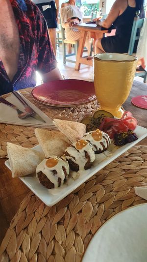 Falafel Hummus Tapas als Starter at Esfigueral in Ibiza