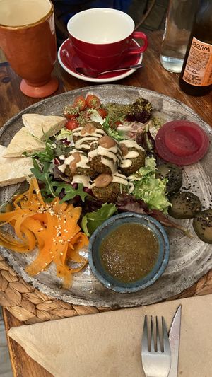 Salat mit Falafel  at Esfigueral in Ibiza
