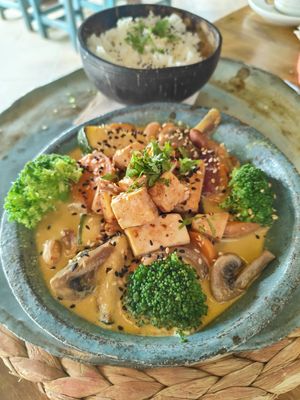 Amazing food. Wish we were here more often. What a amazing place. So pretty 😍 at Esfigueral in Ibiza