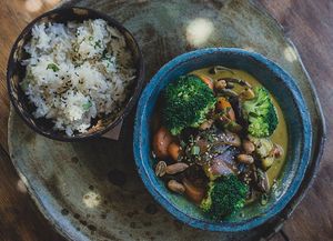 Curry de vegetales con arroz Jazmin at Esfigueral in Ibiza