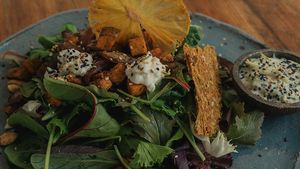 Ensalada de boniato y datiles al horno at Esfigueral in Ibiza