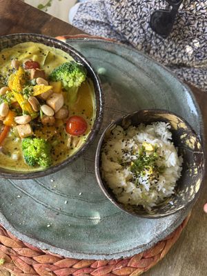 Curry de verduras con arroz jazmín y tofu  at Esfigueral in Ibiza