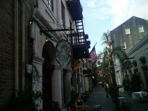 Street seating at Green Goddess in New Orleans