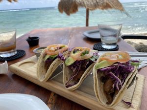 Tres tacos veganos at La Lunita in Akumal