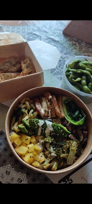 Bowl, gyozas, edamame at Kimchibowl  in Malaga