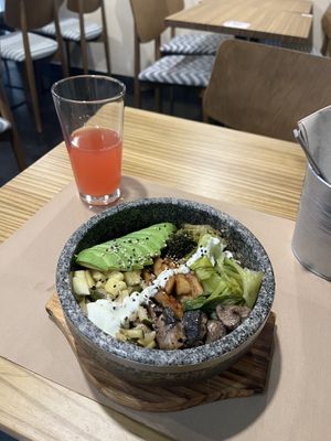 Vegan bowl with ‘chicken’, veggies and the creamiest rice I’ve ever had. With Kombucha 👌 small but gorgeous little place. Easy to understand menu. And staff were lovely x  at Kimchibowl  in Malaga