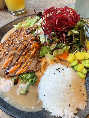 Duck in Peanut Saucee  at GAO Vegan in Leipzig