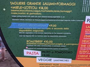 Piatto vegetariano and pasta at Lago Verde in San Vincenzo