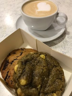 Galletitas de chocolate y de marcha at Josie Factory in Bayonne