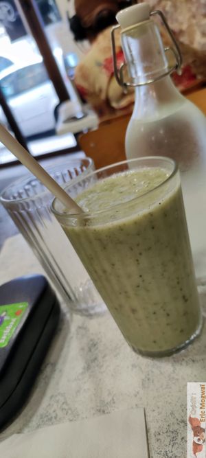 detox, kiwi, pineapple, mint at Josie Factory in Bayonne