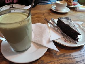 Matcha and vegan cake at De Bakkerswinkel - Kahvalti in Amsterdam