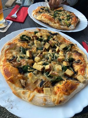 Vegane pizza mit tofu   at Bio-Restaurant Bertram in Wilhelmshaven