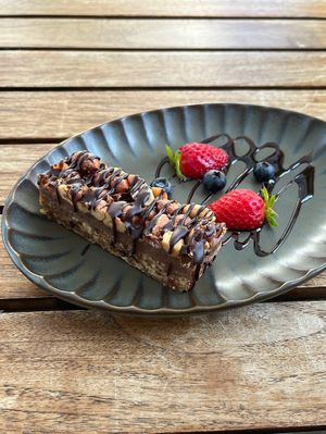 Snickers Kuchen   at Nora's Deli - Sielwall in Bremen