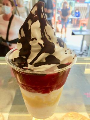 Erdbeersoße at Icery in Sylt