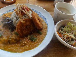 Curry rice plate w/ side salad and soup at Magokoro in Kamakura