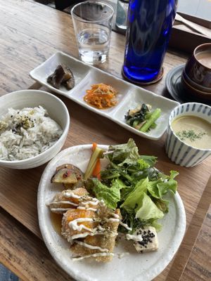 Teishoku vegetable plate   at Magokoro in Kamakura